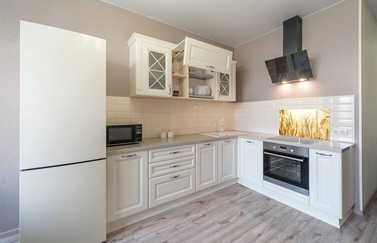 Come installare i pannelli di vetro in cucina?